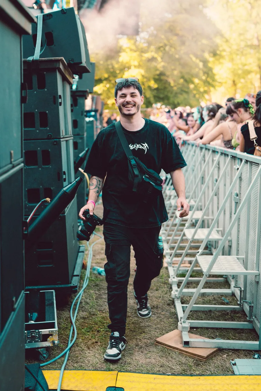 Tim Schmidt mit seiner Kamera beim WET Festival